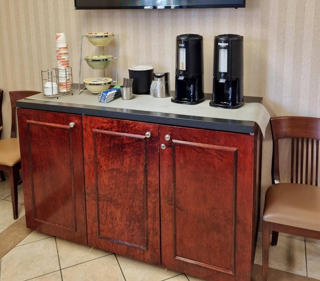 Quality Inn Peterborough Eksteriør billede